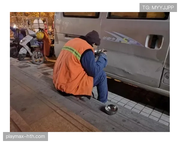 费钰婷拎着十万包逛巷子早餐店，隔壁大妈都看傻了