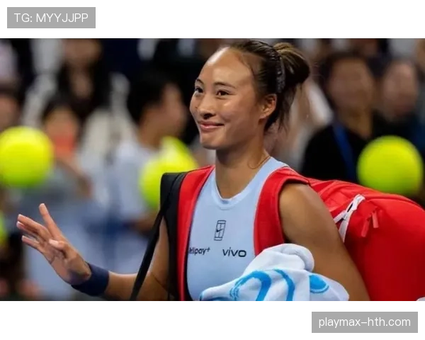 郑钦文赛前啃汉堡被拍，这自律人设是不是有点绷不住了？